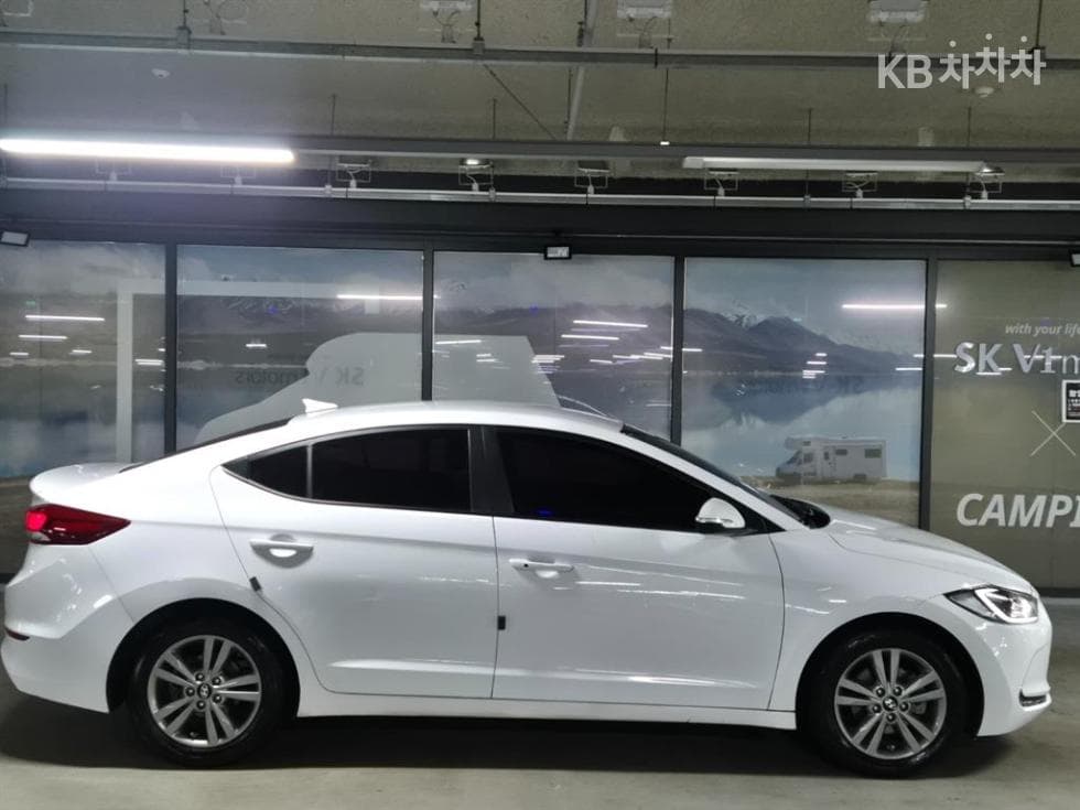 Hyundai Avante (Elantra)AD1.6 GDi Smart Special (special feature/edition) - 3