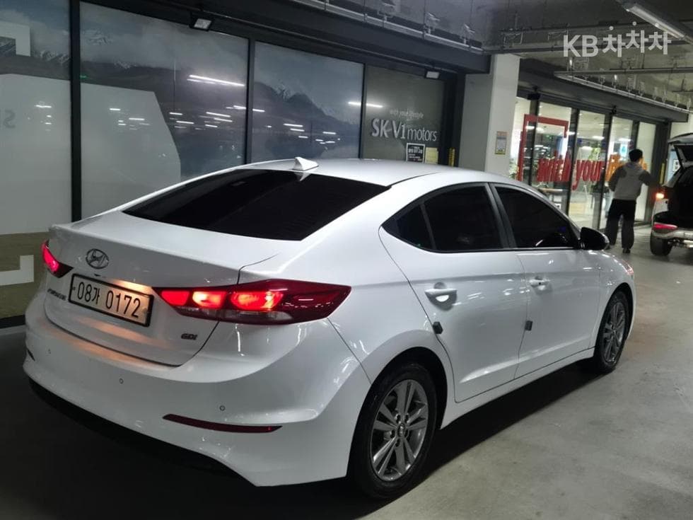 Hyundai Avante (Elantra)AD1.6 GDi Smart Special (special feature/edition) - 4