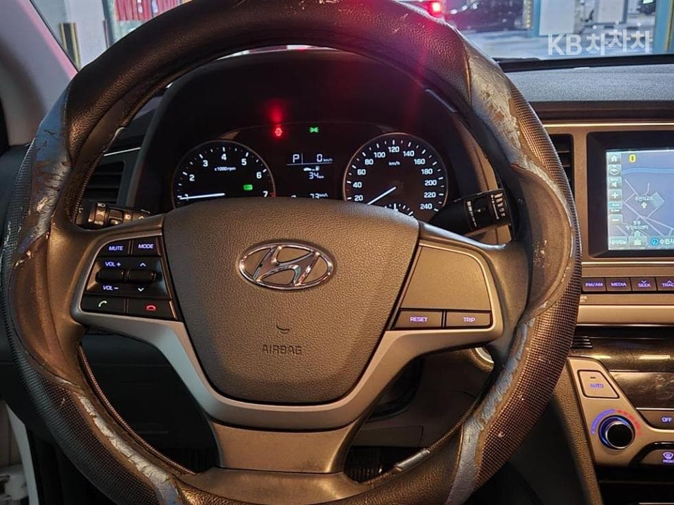 Hyundai Avante (Elantra)AD1.6 GDi Smart Special (special feature/edition) - 6