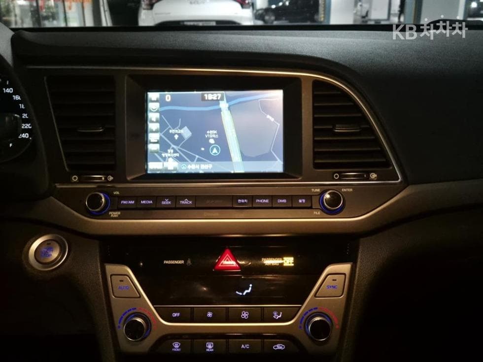 Hyundai Avante (Elantra)AD1.6 GDi Smart Special (special feature/edition) - 9