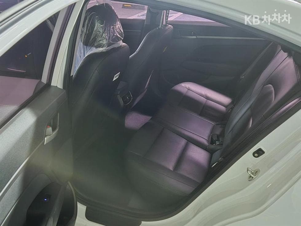 Hyundai Avante (Elantra)AD1.6 GDi Smart Special (special feature/edition) - 15