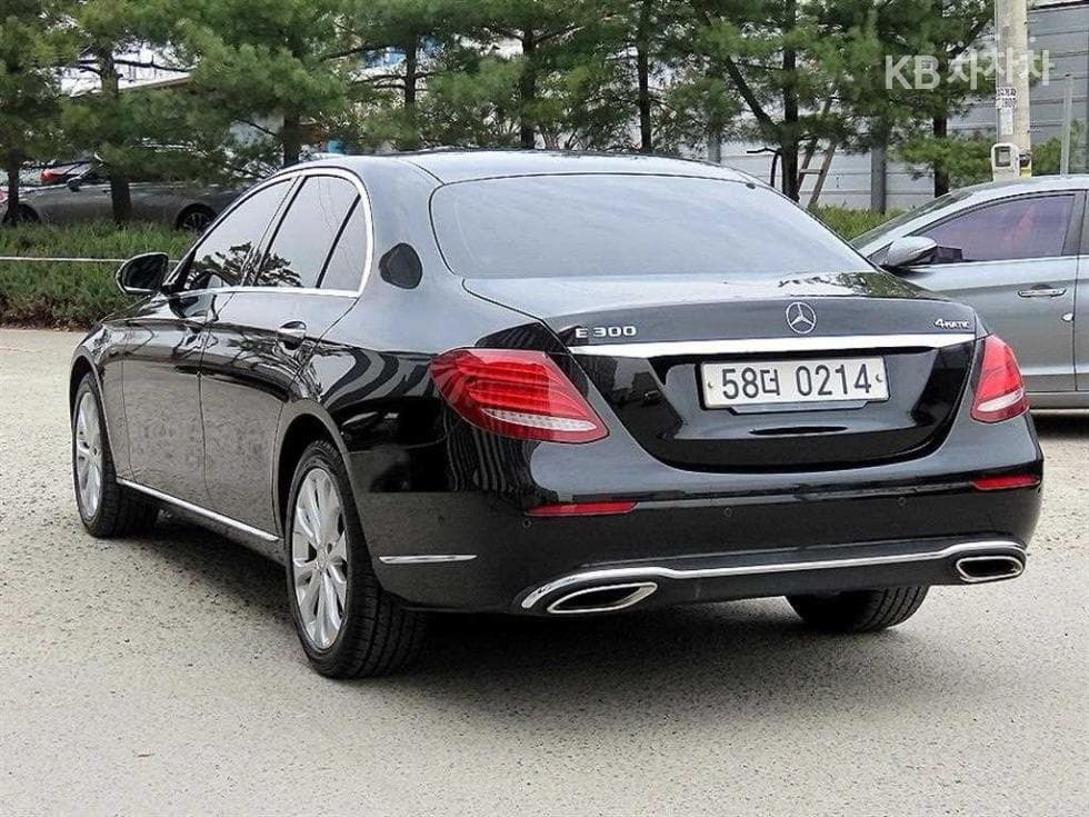 Mercedes-Benz E-Class (W213)E300 4Matic Exclusive - 3
