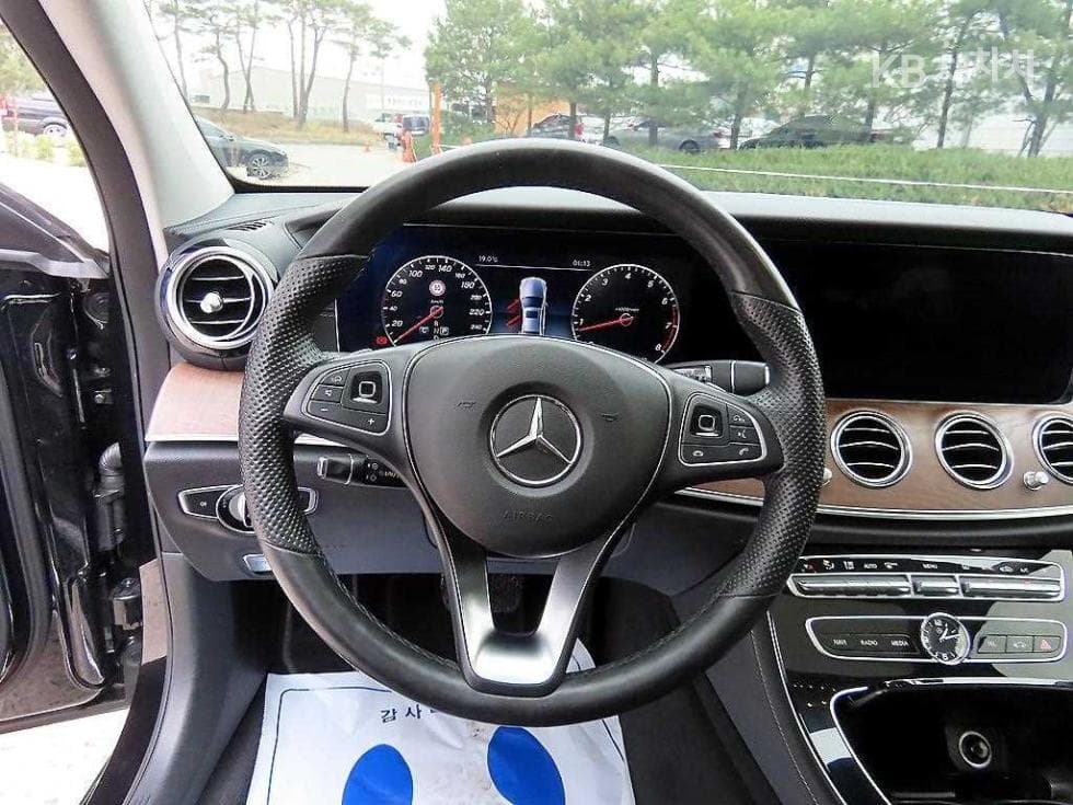 Mercedes-Benz E-Class (W213)E300 4Matic Exclusive - 8