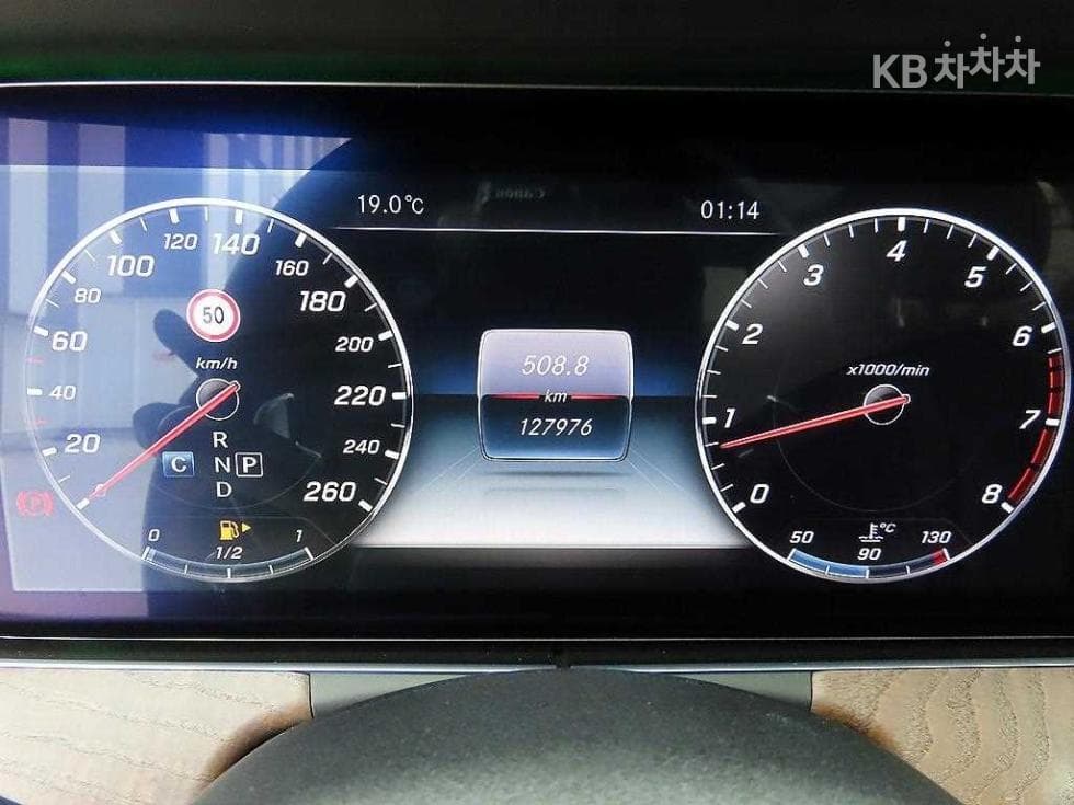 Mercedes-Benz E-Class (W213)E300 4Matic Exclusive - 9