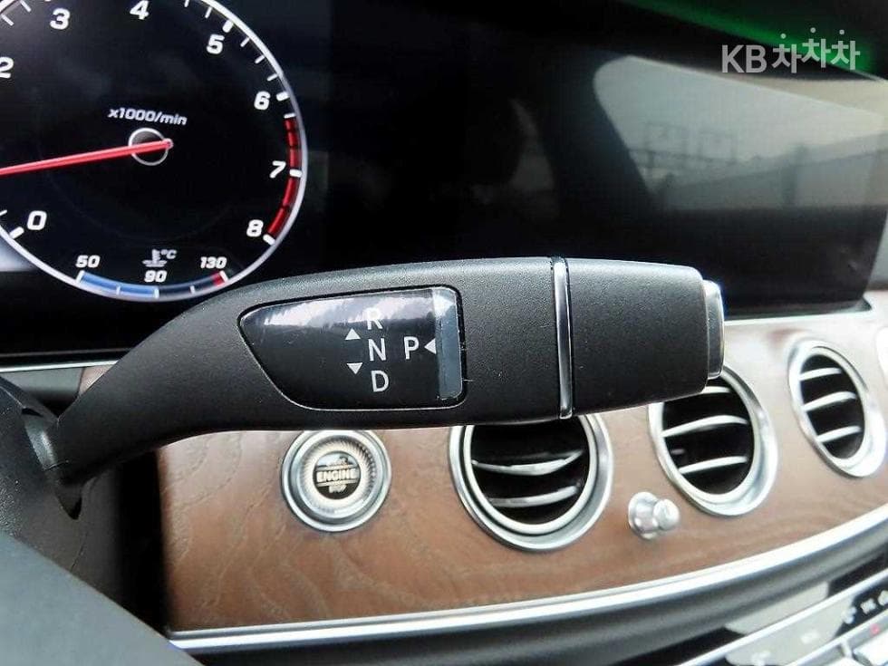 Mercedes-Benz E-Class (W213)E300 4Matic Exclusive - 10