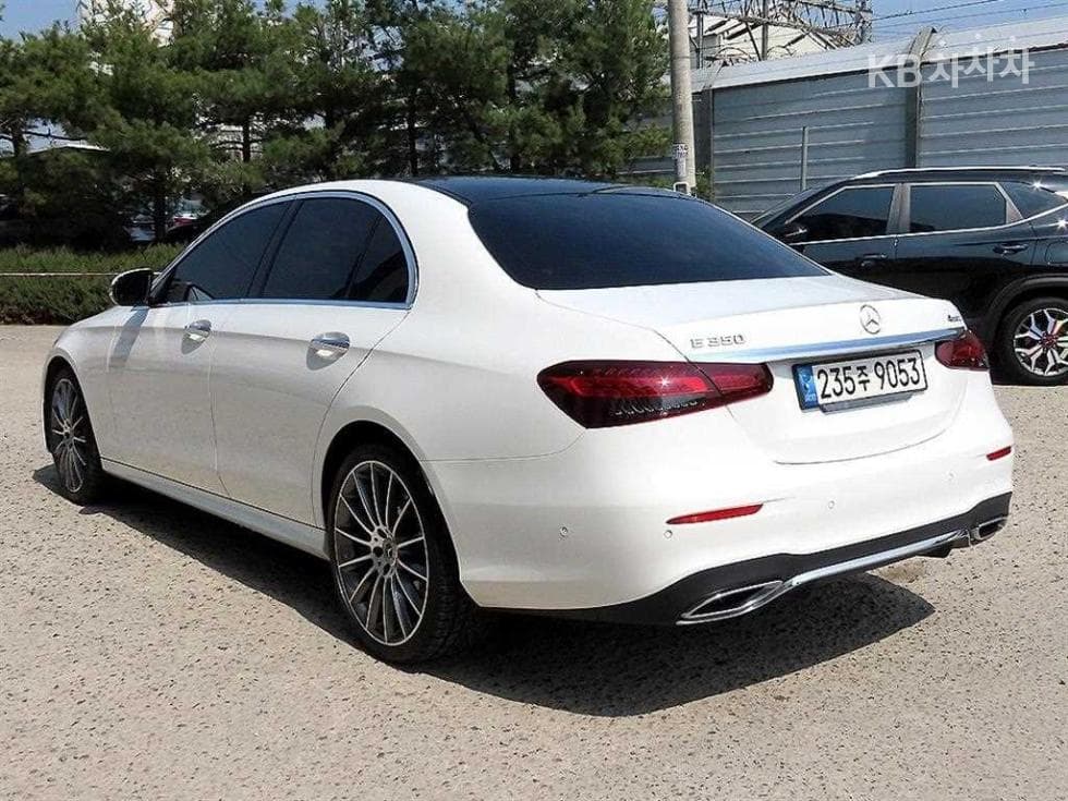 Mercedes-Benz E-Class (W213)E350 4MATIC AMG Line - 3