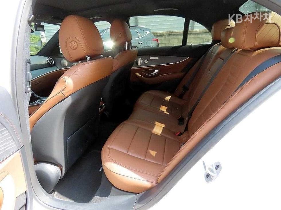 Mercedes-Benz E-Class (W213)E350 4MATIC AMG Line - 6
