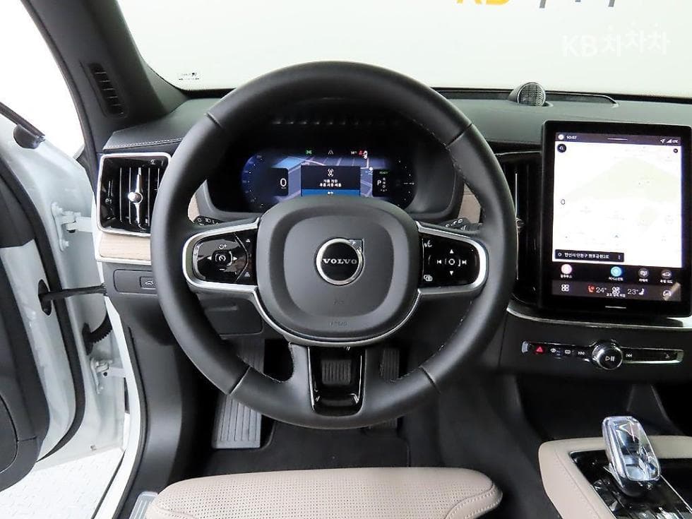 Volvo All New XC90PHEV T8 Ultra - 9