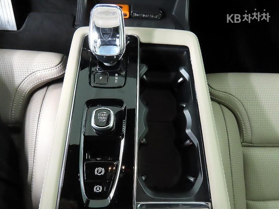 Volvo All New XC90PHEV T8 Ultra - 10