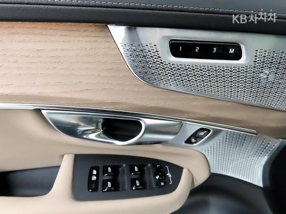 Volvo All New XC90PHEV T8 Ultra - 11
