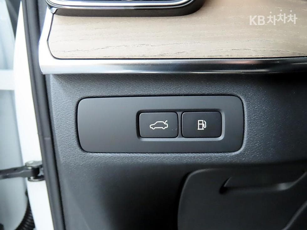Volvo All New XC90PHEV T8 Ultra - 12