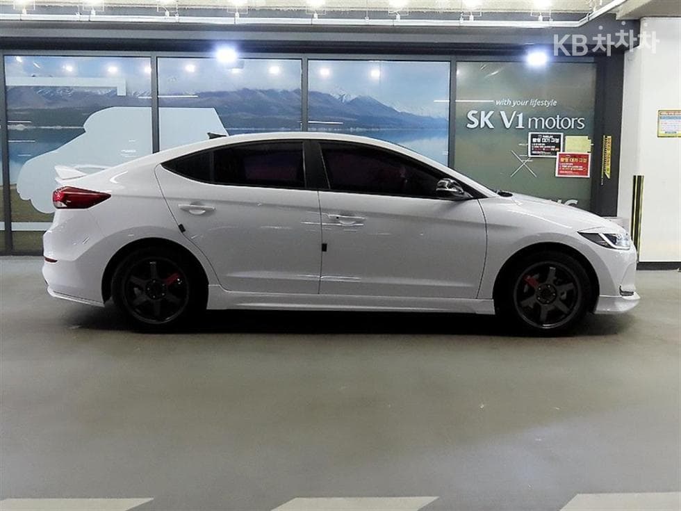 Hyundai Avante (Elantra)AD1.6 GDi Value Plus - 3