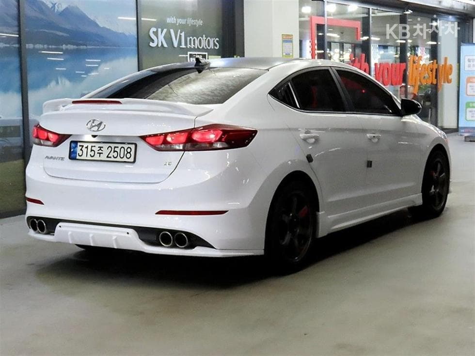 Hyundai Avante (Elantra)AD1.6 GDi Value Plus - 4