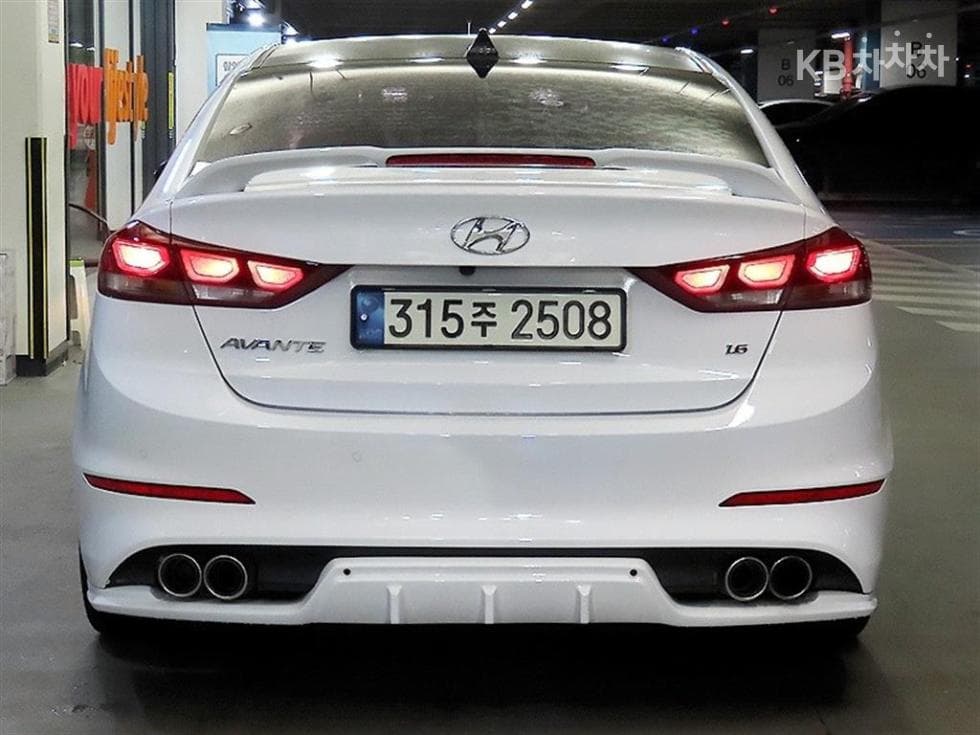 Hyundai Avante (Elantra)AD1.6 GDi Value Plus - 5