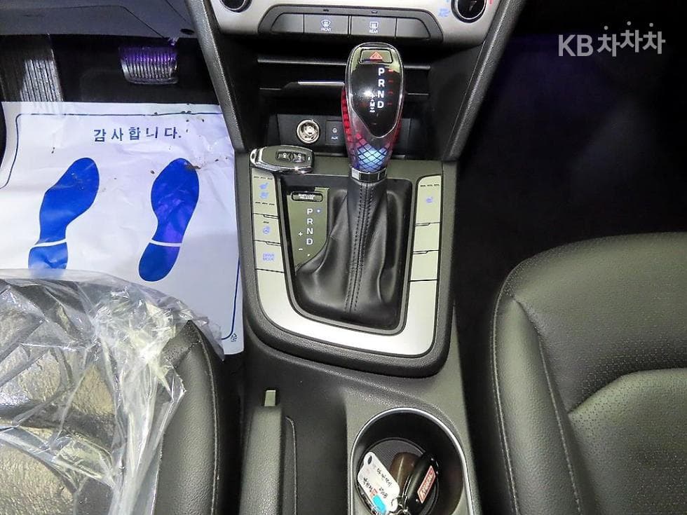 Hyundai Avante (Elantra)AD1.6 GDi Value Plus - 12
