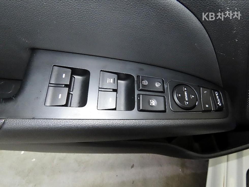 Hyundai Avante (Elantra)AD1.6 GDi Value Plus - 13