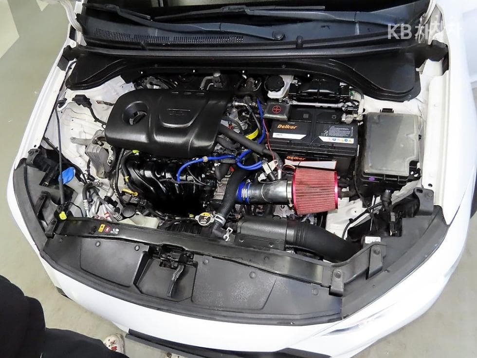 Hyundai Avante (Elantra)AD1.6 GDi Value Plus - 17
