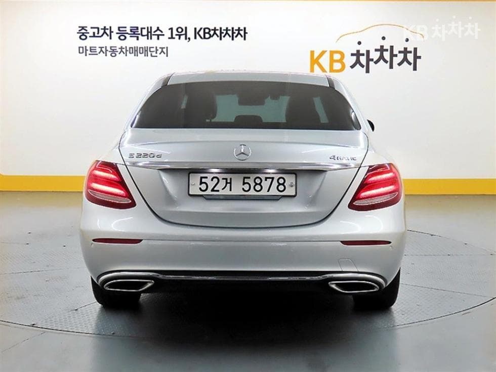 Mercedes-Benz E-Class (W213)E220d 4MATIC Avantgarde - 3