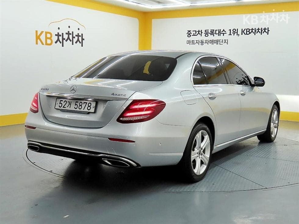 Mercedes-Benz E-Class (W213)E220d 4MATIC Avantgarde - 4