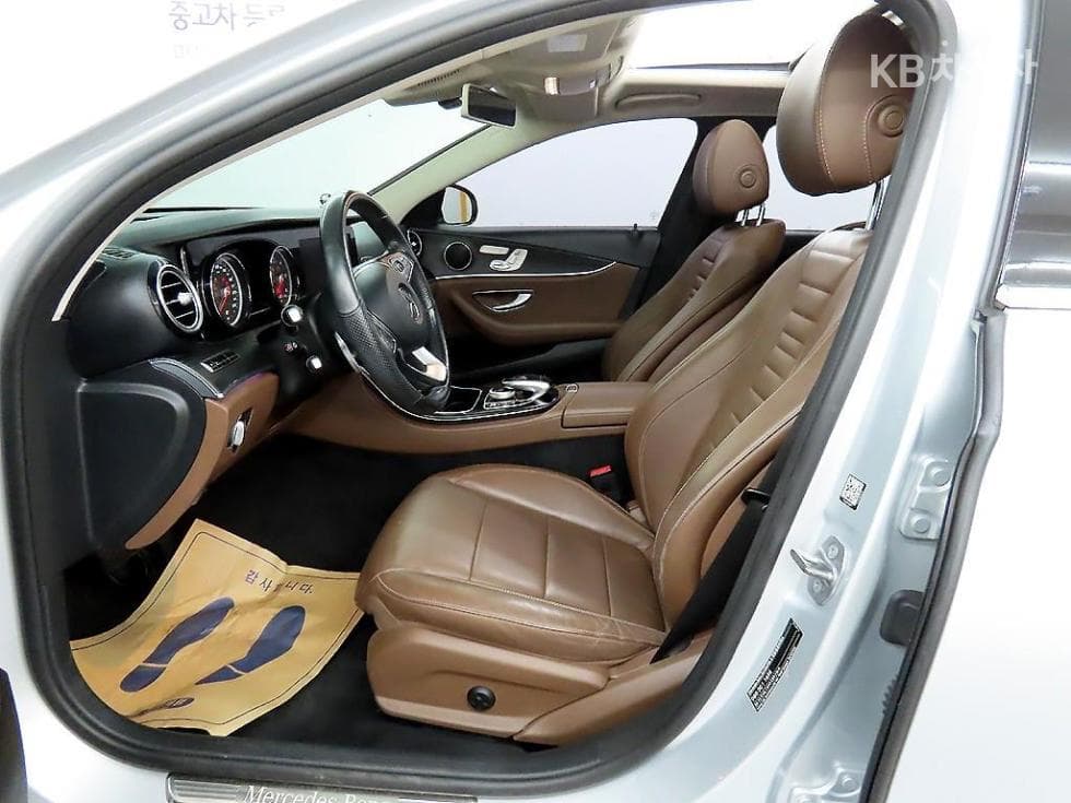 Mercedes-Benz E-Class (W213)E220d 4MATIC Avantgarde - 5