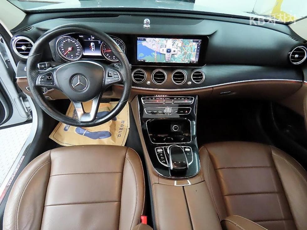 Mercedes-Benz E-Class (W213)E220d 4MATIC Avantgarde - 7