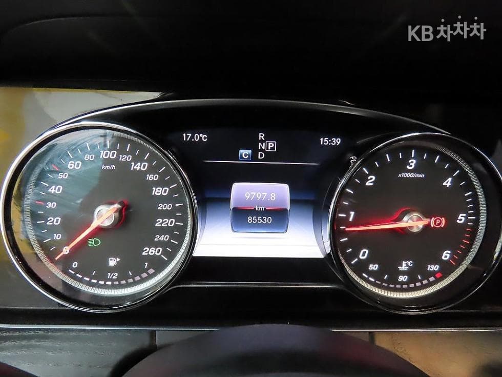 Mercedes-Benz E-Class (W213)E220d 4MATIC Avantgarde - 8