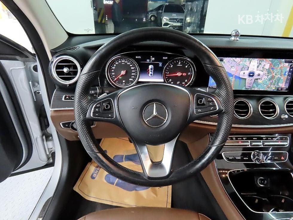 Mercedes-Benz E-Class (W213)E220d 4MATIC Avantgarde - 9