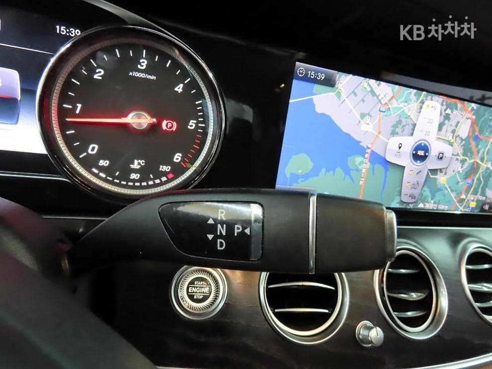 Mercedes-Benz E-Class (W213)E220d 4MATIC Avantgarde - 10