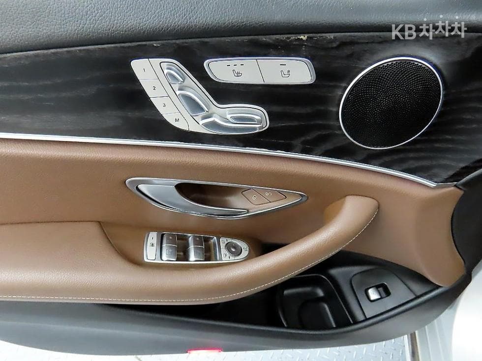 Mercedes-Benz E-Class (W213)E220d 4MATIC Avantgarde - 11
