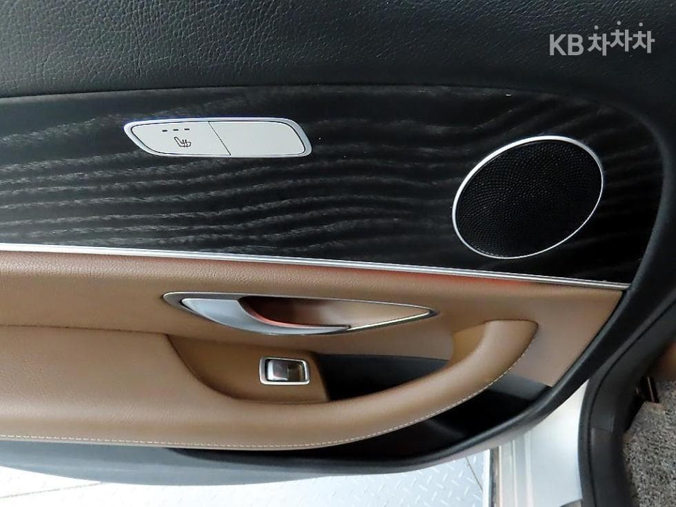 Mercedes-Benz E-Class (W213)E220d 4MATIC Avantgarde - 12