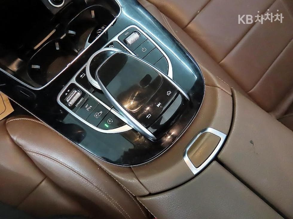 Mercedes-Benz E-Class (W213)E220d 4MATIC Avantgarde - 13
