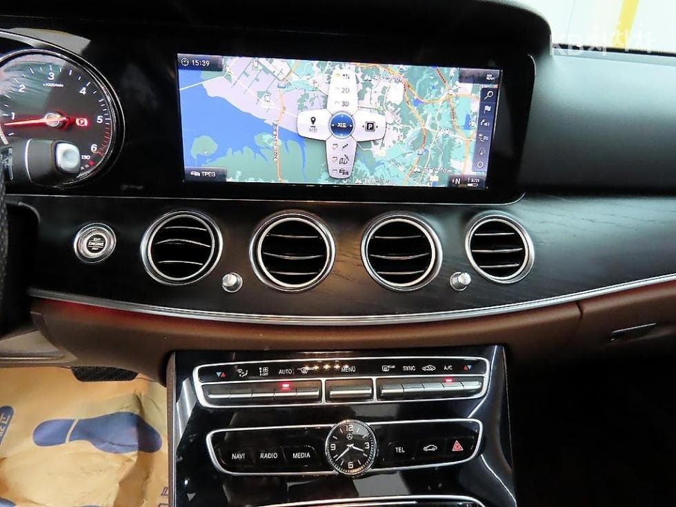 Mercedes-Benz E-Class (W213)E220d 4MATIC Avantgarde - 15