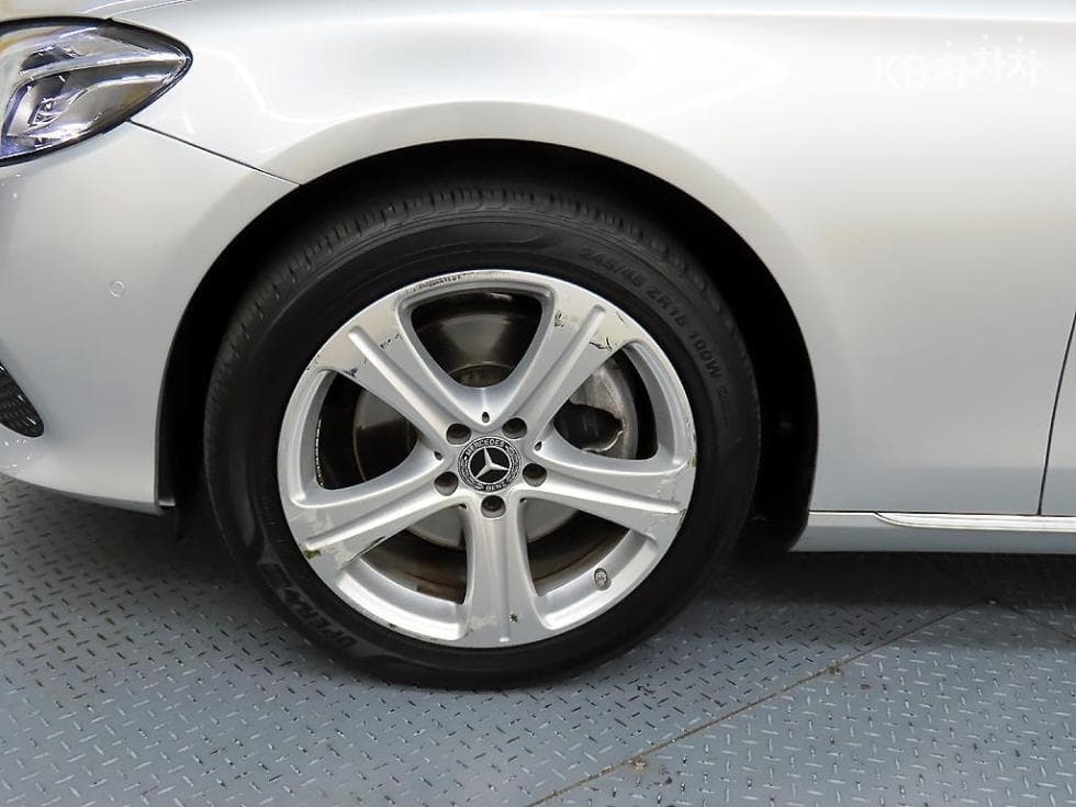 Mercedes-Benz E-Class (W213)E220d 4MATIC Avantgarde - 19