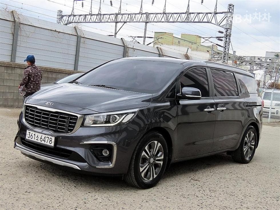 Kia The New (facelift) Carnival 9-seater 2.2 Diesel Luxury - Image 1