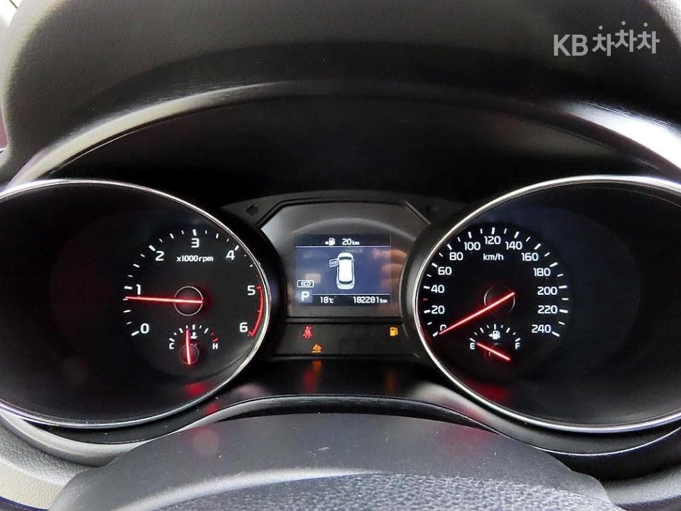 Kia The New (facelift) Carnival9-seater 2.2 Diesel Luxury - 10