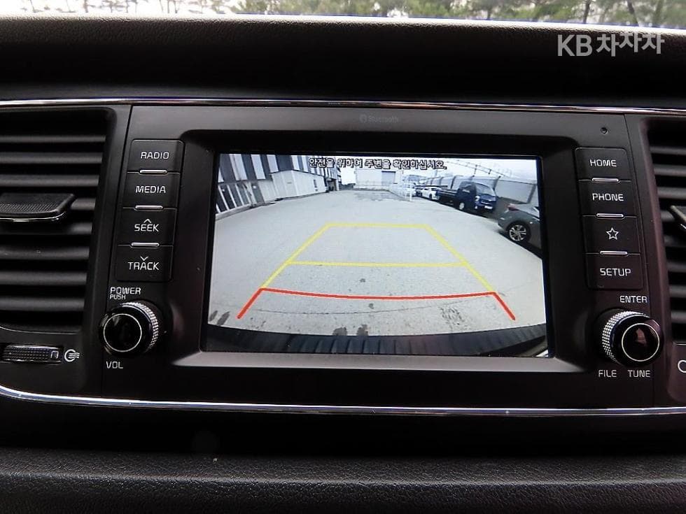 Kia The New (facelift) Carnival9-seater 2.2 Diesel Luxury - 15