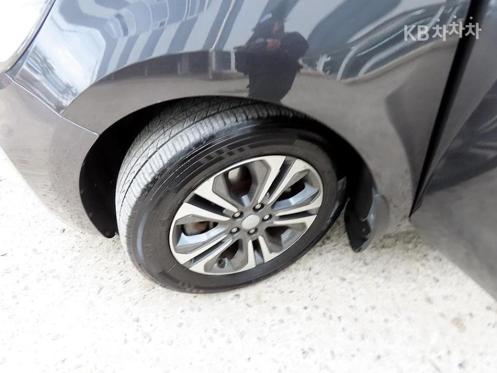 Kia The New (facelift) Carnival9-seater 2.2 Diesel Luxury - 20