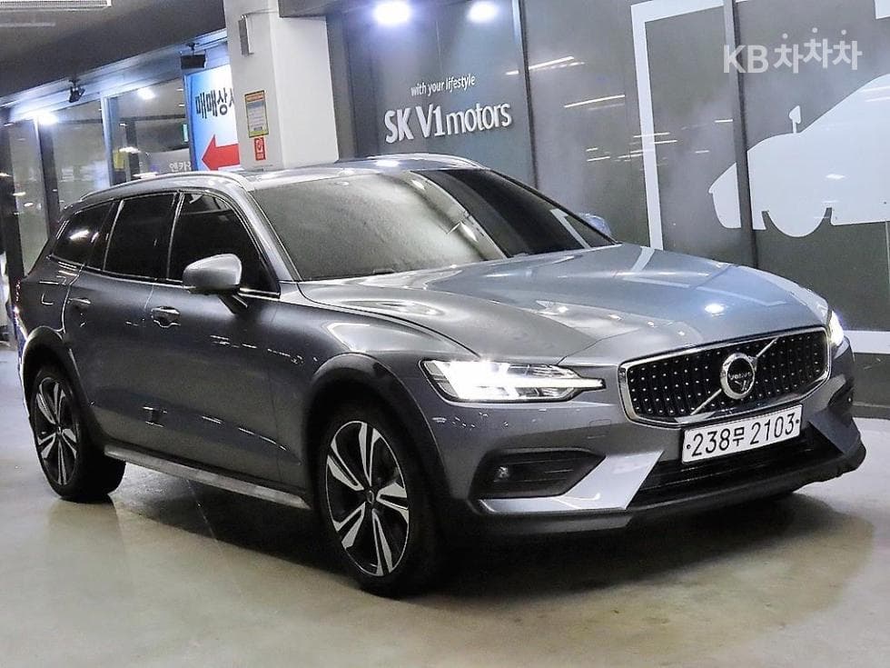 Volvo V60 CC(Second generation) T5 AWD Pro - Image 1