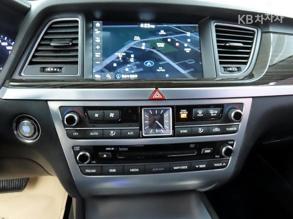 Genesis G803.3 GDI AWD Premium Luxury - 15