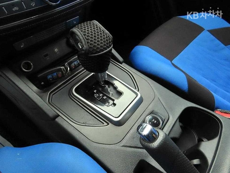 KG Mobility Rexton 스포츠2.2 4WD Prestige - 10