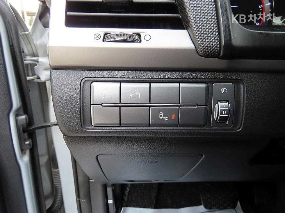 KG Mobility Rexton 스포츠2.2 4WD Prestige - 12