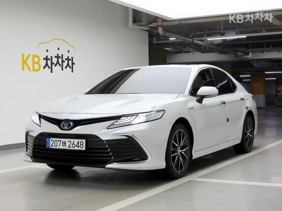 Toyota Camry XV70 2.5L hybrid XLE - Image 1