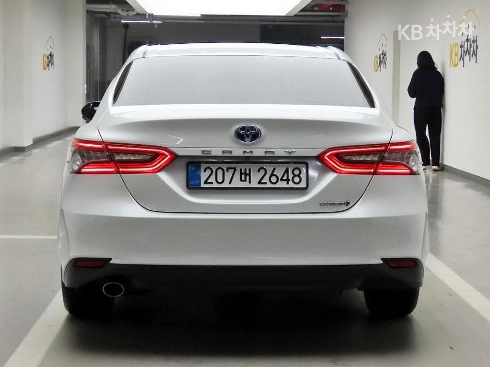 Toyota Camry XV702.5L hybrid XLE - 3