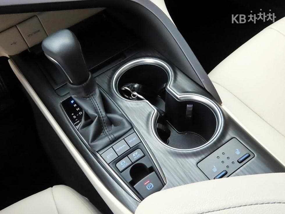 Toyota Camry XV702.5L hybrid XLE - 10