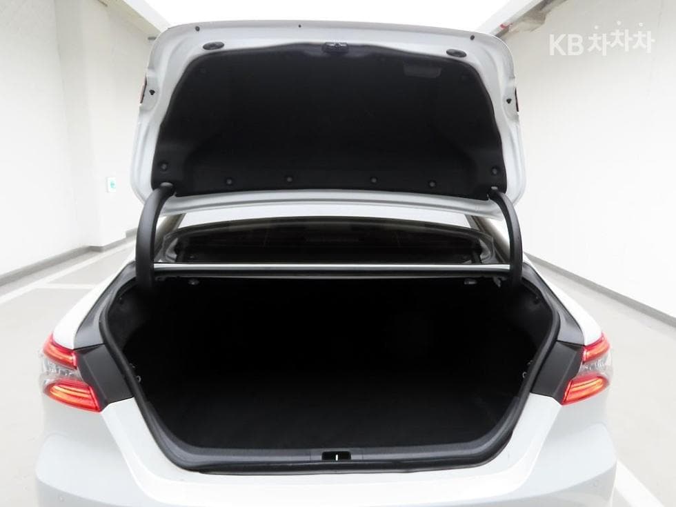 Toyota Camry XV702.5L hybrid XLE - 16