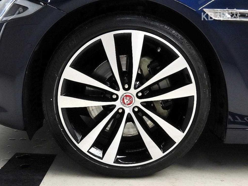Jaguar All New XJ3.0D Премиум Люкс LWB X351 - 20