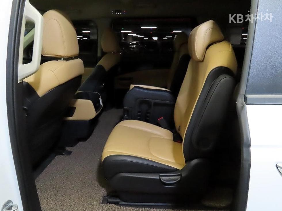 Kia Carnival 4th generationG3.5 GDI 11-seater Prestige - 7
