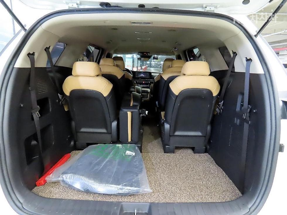 Kia Carnival 4th generationG3.5 GDI 11-seater Prestige - 18