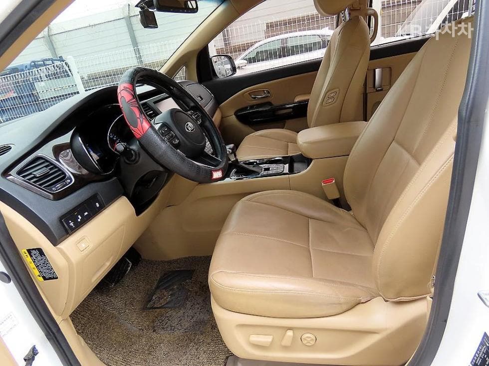 Kia The New (facelift) Carnival7-seater (Limousine) 2.2 Diesel Limousine VIP - 5