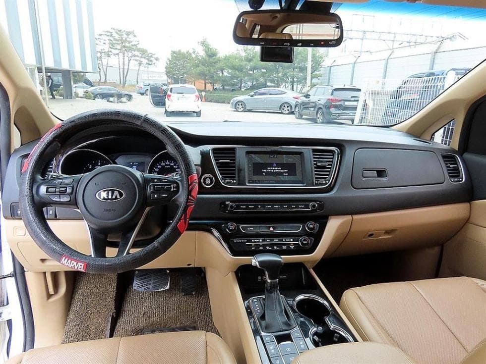 Kia The New (facelift) Carnival7-seater (Limousine) 2.2 Diesel Limousine VIP - 7